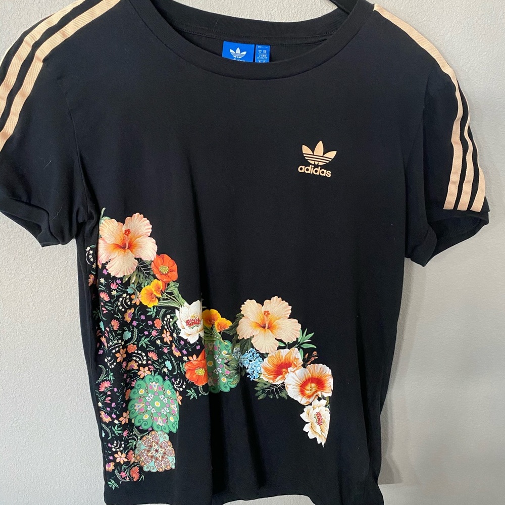 Adidas print tee